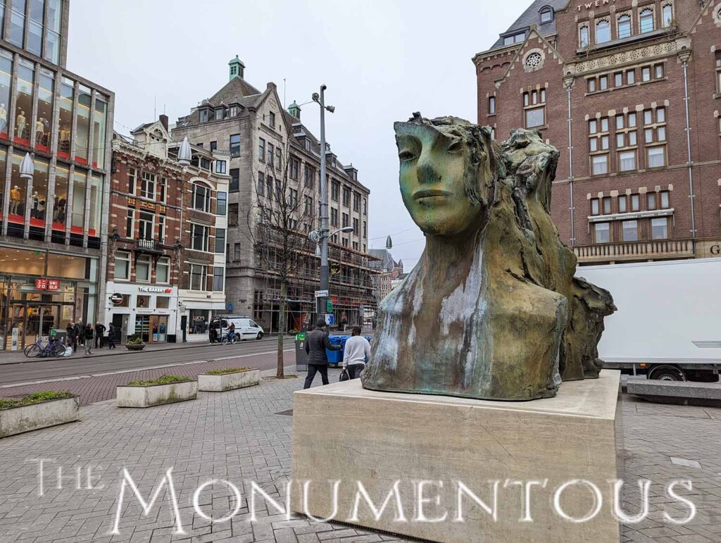 Two Immovable Heads Provide an Identity for Rokin Plaza - The Monumentous